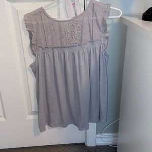 Light purplish/grey top